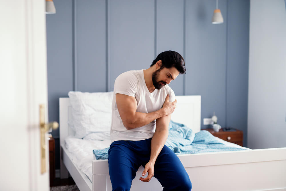 Four home treatments for mild shoulder pain shutterstock 745351576 Four home treatments for mild shoulder pain