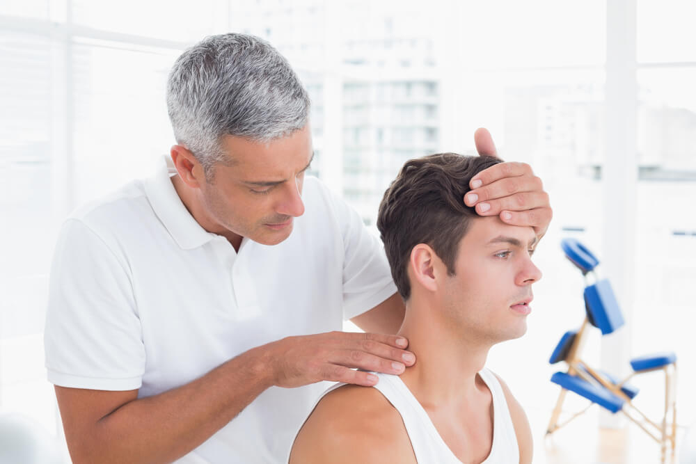 Pain in collarbone and neck: 7 possible causes shutterstock 261614267 Pain in collarbone and neck: 7 possible causes