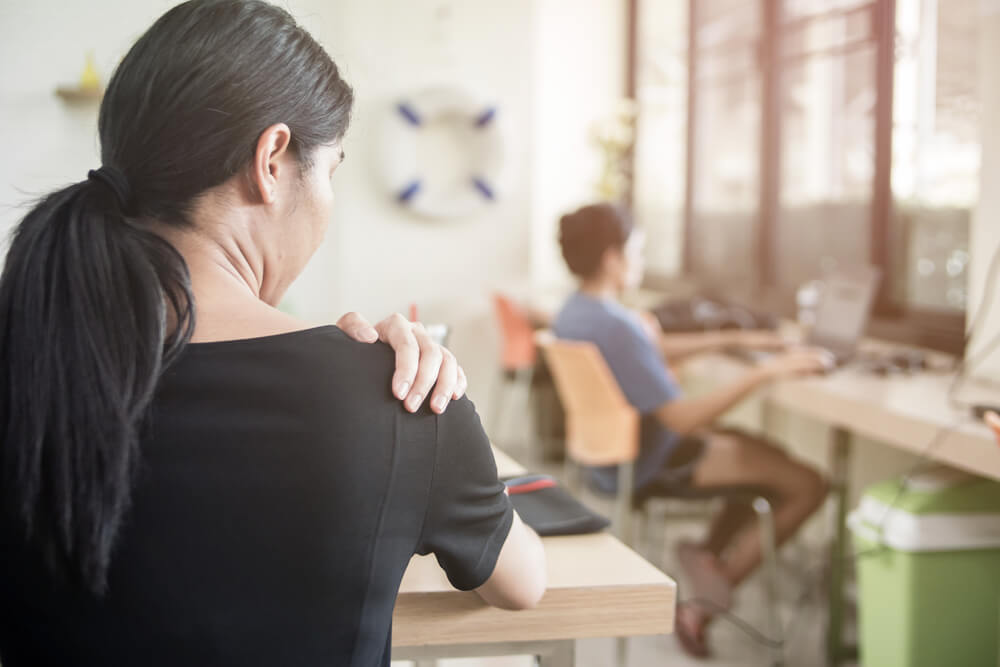 Three symptoms of shoulder pain to not overlook shutterstock 611585183 Three symptoms of shoulder pain to not overlook