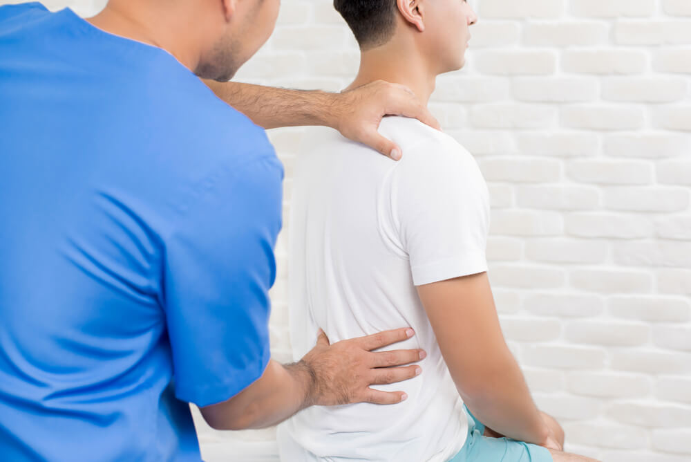 What causes pain in the latissimus dorsi muscle? shutterstock 679259908 What causes pain in the latissimus dorsi muscle?