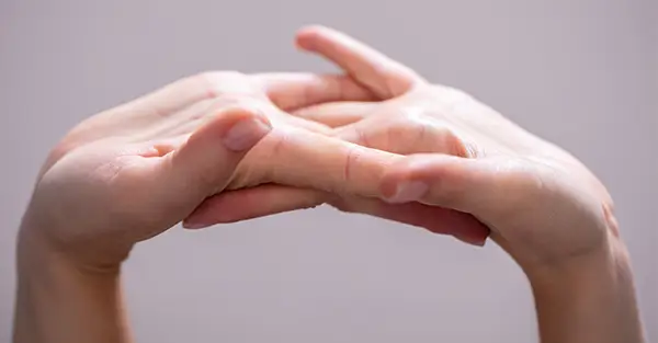 Ask a PT: Why do my joints pop and crack when I move? joints popping Ask a PT: Why do my joints pop and crack when I move?