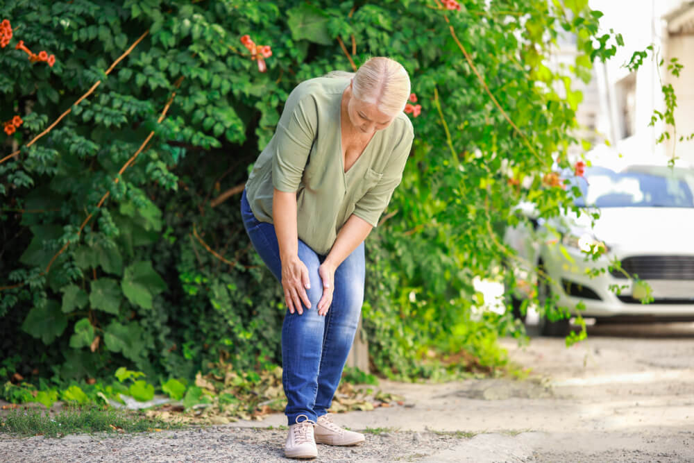 Is it arthritis if my knee hurts when straight but not when bent? shutterstock 1520280938 Is it arthritis if my knee hurts when straight but not when bent?