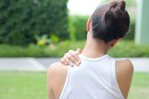 Four conditions that cause pain in the shoulder blade area shutterstock 695708512 1 Four conditions that cause pain in the shoulder blade area