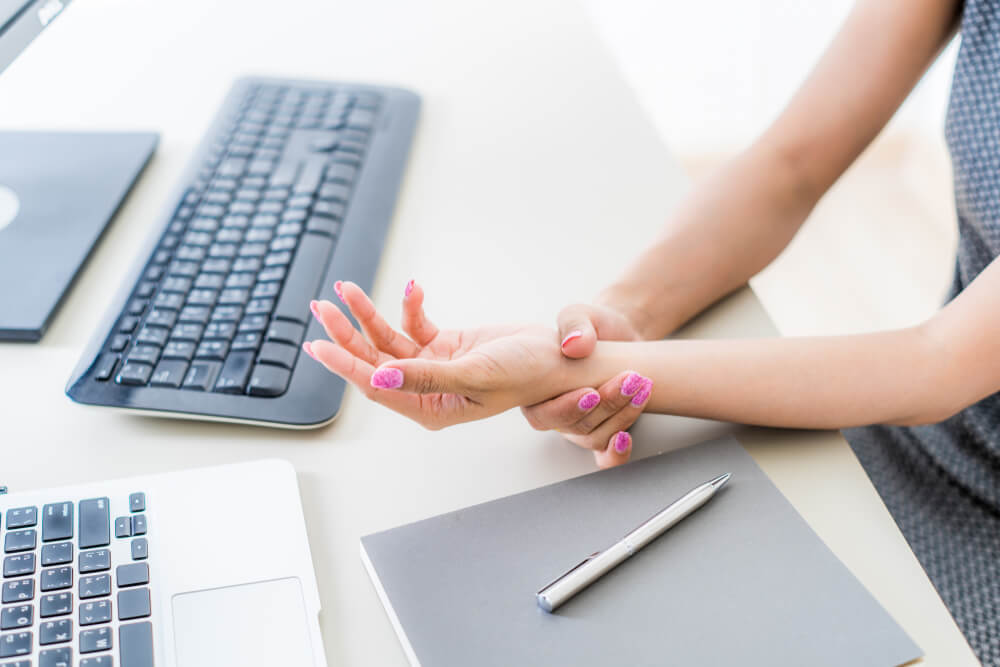 11 tips to avoid developing carpal tunnel syndrome shutterstock 1505307551 11 tips to avoid developing carpal tunnel syndrome