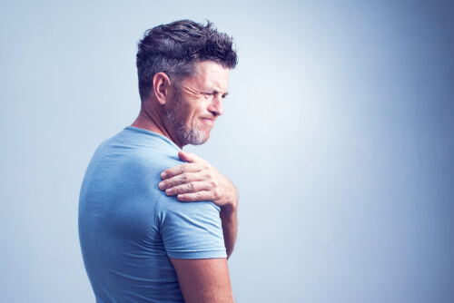 Why do I have pain in my neck and shoulder radiating down my arm? shutterstock 1096191872 1 Why do I have pain in my neck and shoulder radiating down my arm?