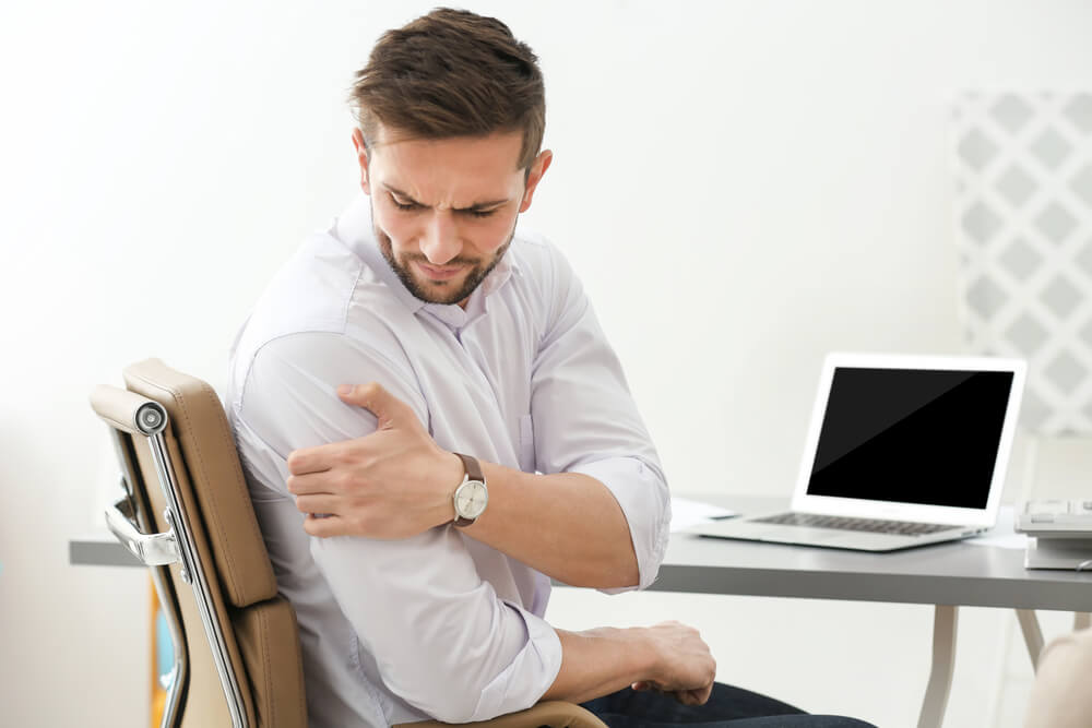 Am I at risk for pain in my neck and shoulder that radiates down my arm? shutterstock 562206061 Am I at risk for pain in my neck and shoulder that radiates down my arm?