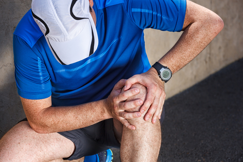 What can lead to inner knee pain while you're running? shutterstock 195095900 What can lead to inner knee pain while you’re running?