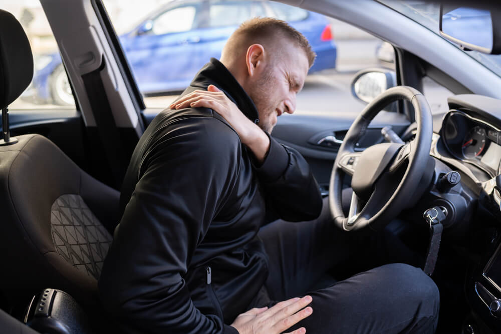 Can a PT clinic help with shoulder injuries from car accidents?
