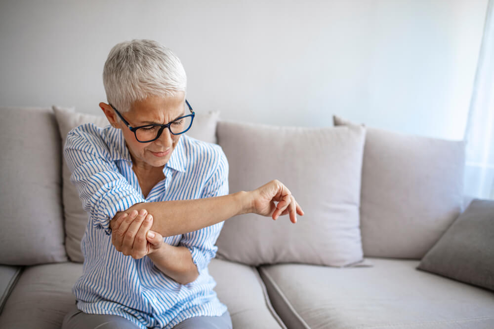 How do bone spurs develop in the elbow? shutterstock 1814864396 How do bone spurs develop in the elbow?
